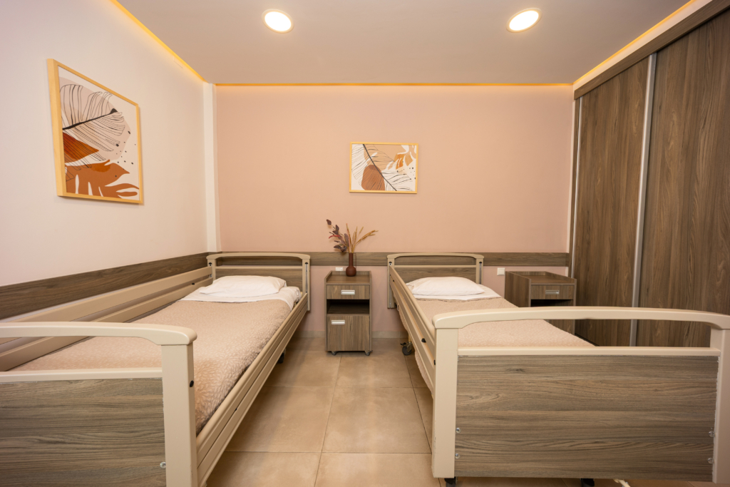 ΔΙΚΛΙΝΟΣ ΘΑΛΑΜΟΣ